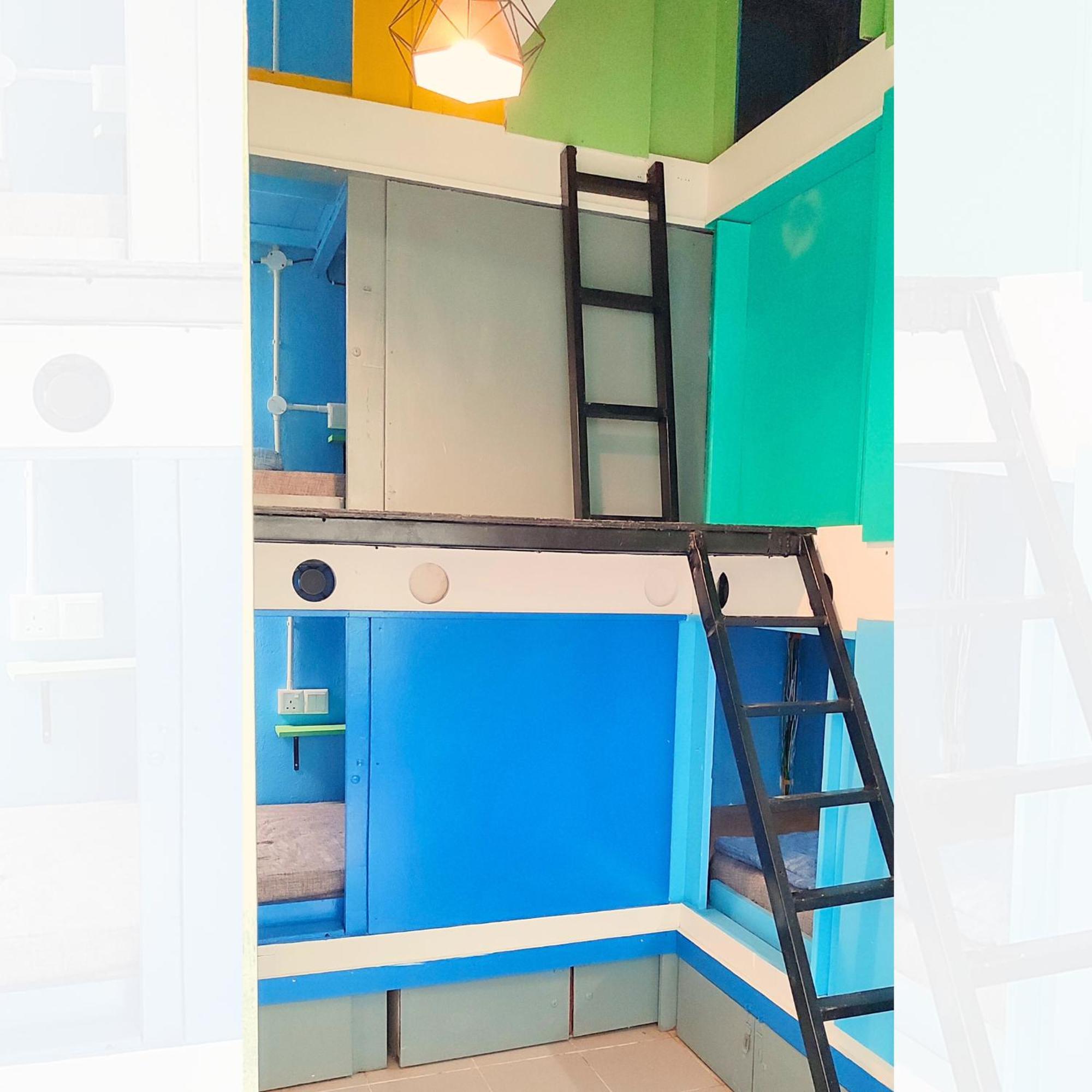 Capsule hotel Bestow Capsule